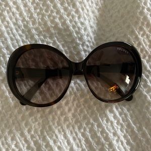 Round Sunglasses by Velvet